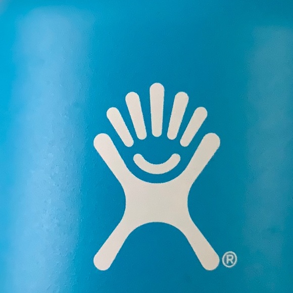 Hydro Flask 32 oz thermos tumbler. Bright blue. - Picture 2 of 6